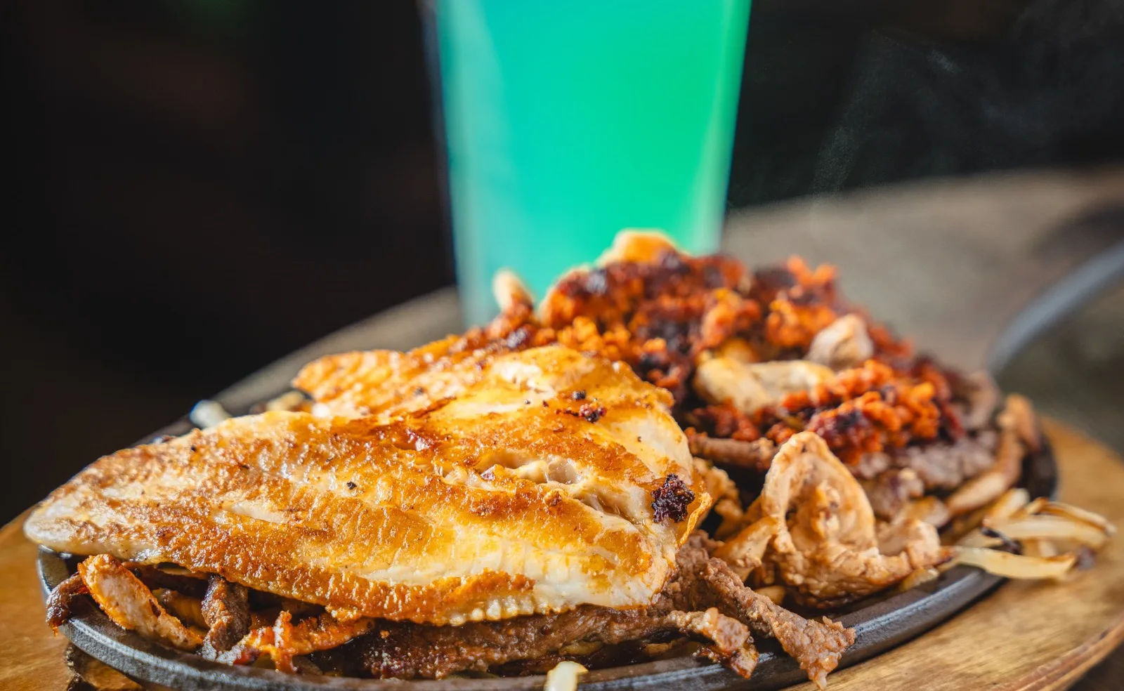 El Molcajete Springfield — fajitas mar y tierra